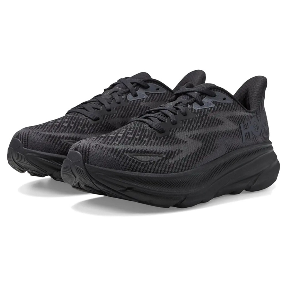 Hoka Clifton 9 in Black/Black